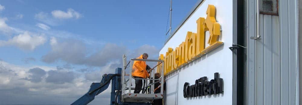 Leuchtwerbung Continental Montage durch Ihre Ideenfabrik